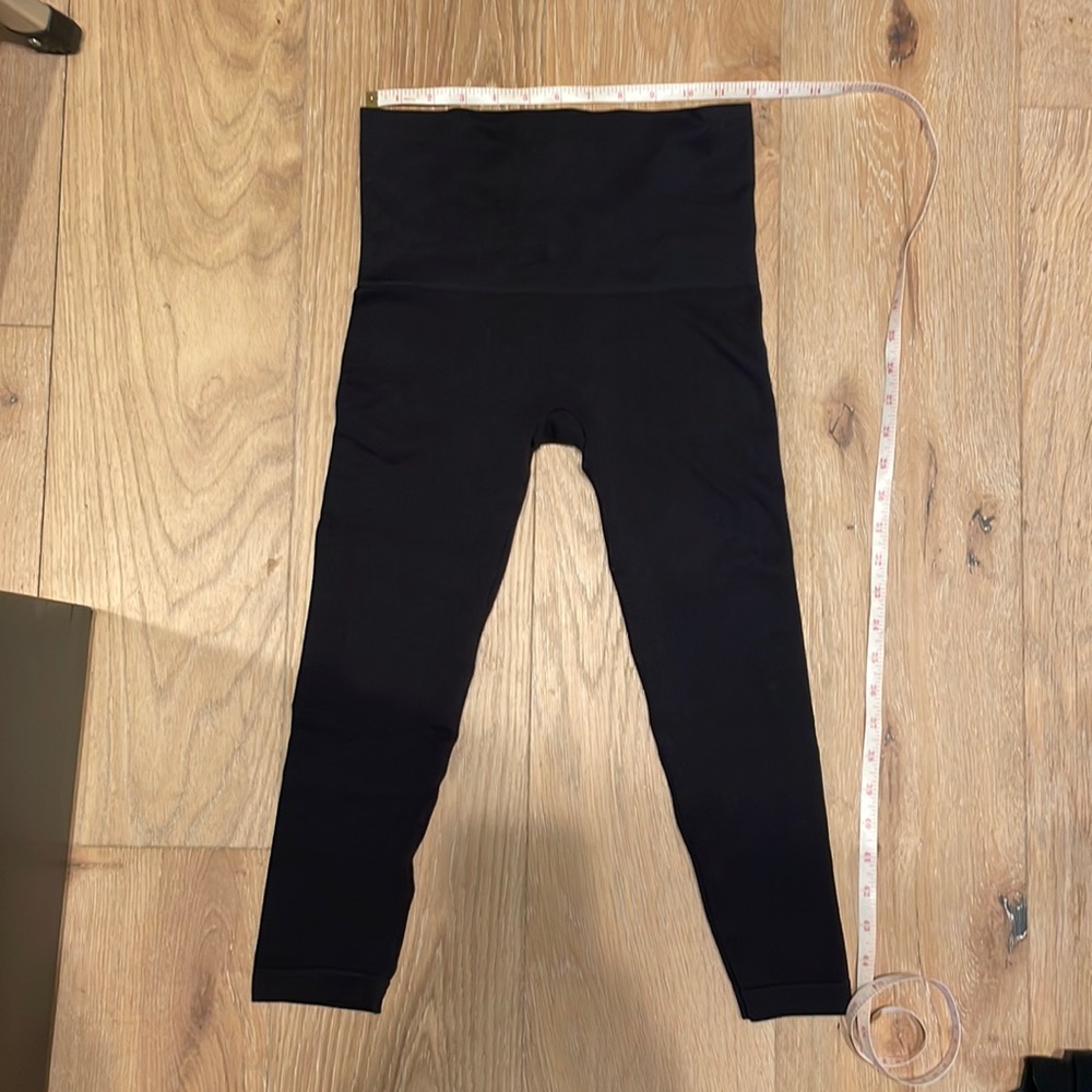 Spanx black, cropped leggings size medium